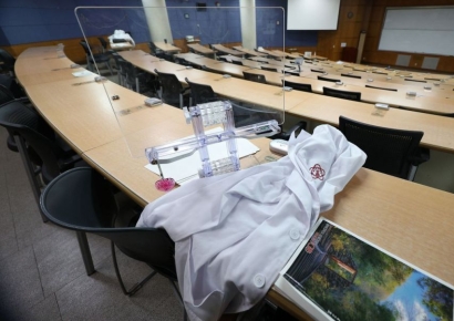 의대생들 '유급' 각오하나…버티던 대학들 수업 재개