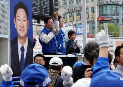 [포토] 종로 곽상언 후보 지원 유세하는 이재명