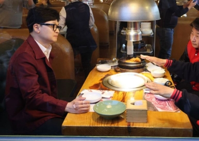 이재명 갔던 고깃집 찾아간 한동훈, 소고기·삼겹살 말고 시킨 메뉴