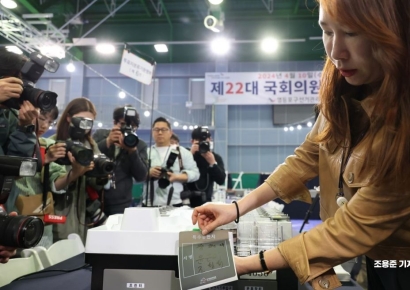 [포토] 봉인되는 투표지분류기