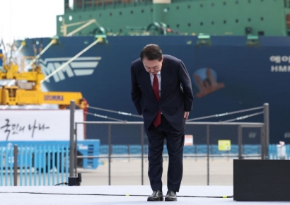 尹 "국민 뜻 받들어 국정쇄신"…총리·비서실장 등 사의 표명