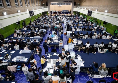 '野 200석 압승' 출구조사와 달랐던 실제 결과에 與, 개헌저지선 지켜