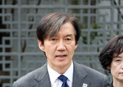 조국 "檢, 김건희 즉각 소환 조사… 마지막 경고"