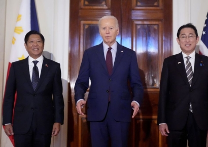 美·日·필리핀 첫 3자 정상회의…바이든 “동맹 방위 철통”