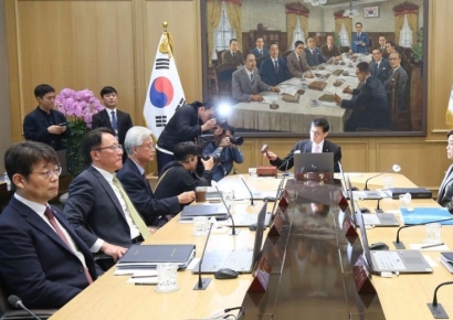 한은 금통위, 10회 연속 기준금리 "3.50%" 동결(상보)