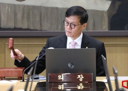 [클릭 e종목]"한은 통화정책, 가계대출 증가 놔두기 어려울 것"