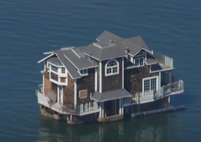 바다 한 가운데 2층 집이 왜…'물 위의 집' 미국서 화제