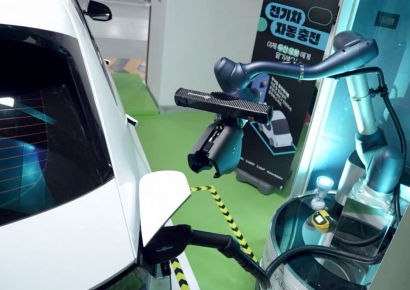 두산로보틱스, LG전자·현대차와 전기차 충전인프라 MOU