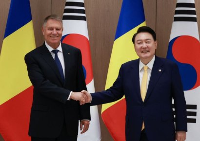 尹, 요하니스 루마니아 대통령에 "전략적 파트너십 강화"(종합)