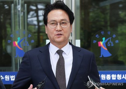 "최순실 은닉재산 수조원" 안민석, 첫 공판서 혐의 부인…"공익적 발언"