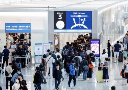 1등석 혜택만 누리고 항공권 취소…33차례 반복한 범인은 공무원