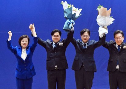 [포토] 민주당 22대 국회 첫 원내대표 박찬대 의원 선출