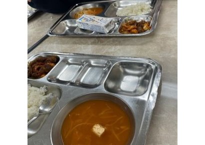 "식판에 밥하고 반찬 딱 하나"…서울 서초구 중학교 급식 논란