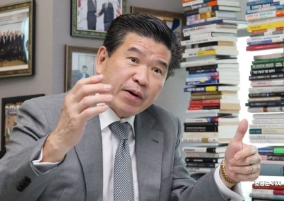 [단독]"한국은 위기 잘 극복할 것"…회원사에 이메일 보낸 암참 회장