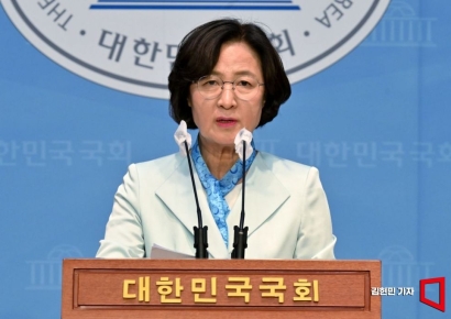 추미애 "文, 여론에 떠밀려 尹 제압 못해"