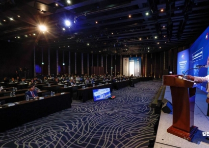 [포토] 기조연설하는 마사이 다카코 SBI경제연구소 대표