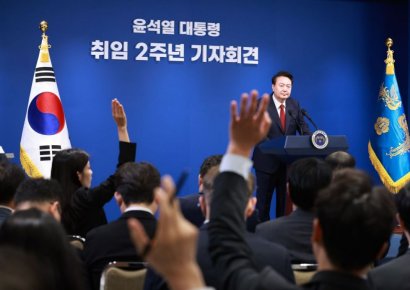 [속보]尹대통령 "한동훈 사퇴요구, 오해 있었다…정치인으로 길 걸어나갈 것"