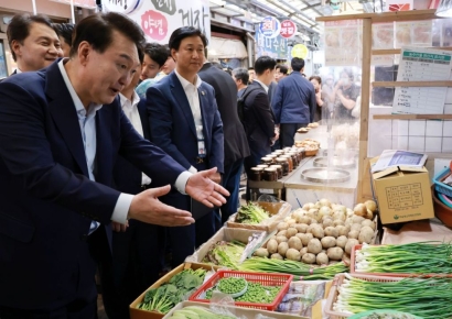 카드 수수료 인하 압박 현실화…대통령실 "가을부터 협상"