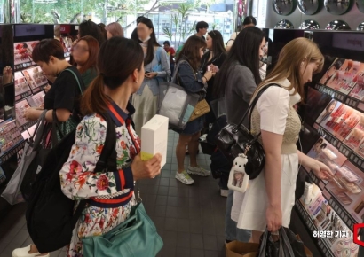 "한국 가면 꼭 사와라" 7가지 꼭 집었다…직접 고른 아이템 뭐길래