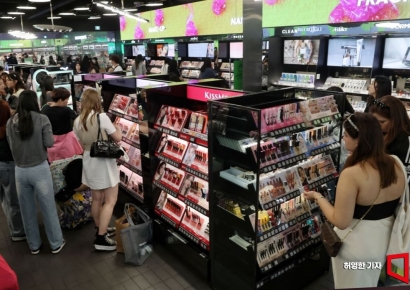 "변동성 커진 화장품 섹터, '실적 안정성' 높은 기업 관심 필요"