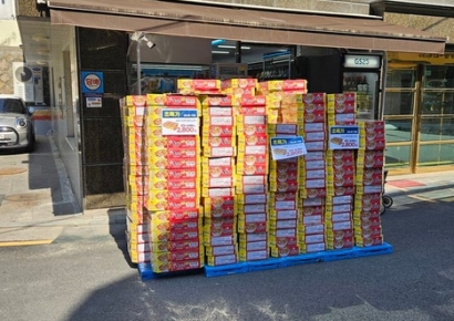 "제발 하나만 사주세요"…동네편의점 때아닌 컵라면 폭탄세일