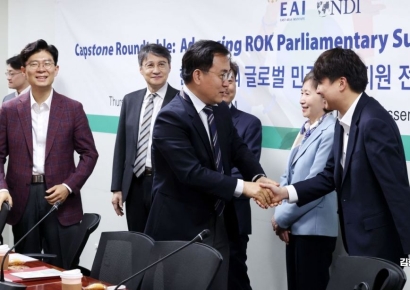 [포토] 악수하는 최형두-이준석