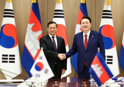 尹, 캄보디아 총리와 정상회담…김 여사 153일만 공식행보(종합) 