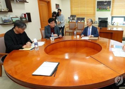 '물병 투척' 인천, 홈 5경기 응원석 폐쇄·제재금 2000만원