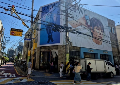 [르포]'나만의 향' 여기서 찾으세요…성수 문 두드린 '로에베 퍼퓸'