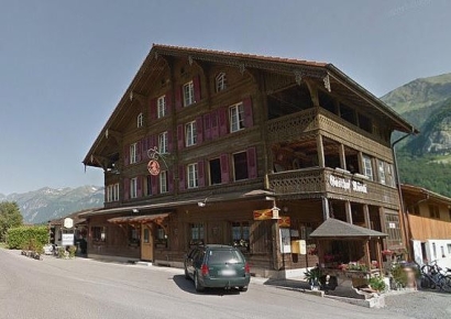 저 호텔 가족, 너무 이상하네…"최신예 전투기 염탐" 스위스 스파이 소동