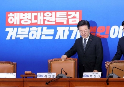 [포토] 최고위 참석하는 이재명-박찬대