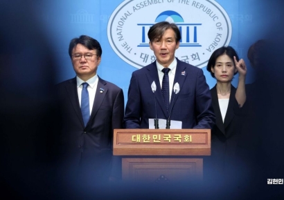 [포토] 조국 "윤 대통령, 명예롭게 임기단축 동의해야"