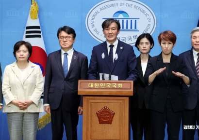 개헌 카드 꺼내든 조국…"다음 지방선거 때 대통령도 새로 뽑자"