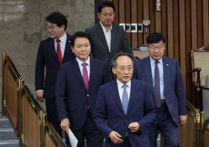 '대통령 거부권 축소·임기 단축' 흔드는 野…與, 판단 보류