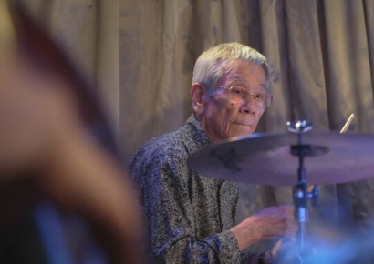 "재즈인생 70년, 악보 필요없지" 오키나와 최고령 89세 드러머[일본人사이드]