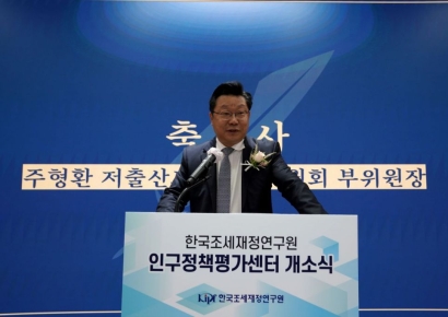 [단독] 주형환 "저출산 일·가정 양립 대책에 투입된 예산 2조원 뿐"