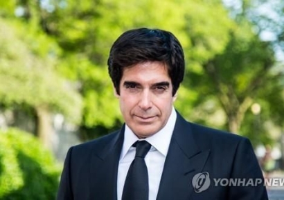 유명 마술사 코퍼필드, 성추행 의혹…피해자만 16명