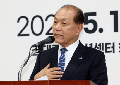 '5·18 헌법 수록'에 한 뜻…방식엔 이견 "포괄개헌""원포인트"