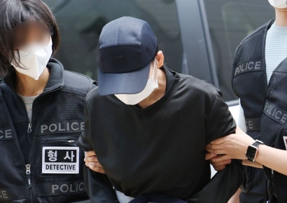 온몸 멍든 채 사망한 여고생…학대 혐의 신도 구속심사 출석