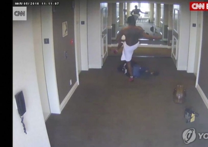 내팽개치고 발길질…'퍼프대디' 전 여친 폭행영상 공개 파문