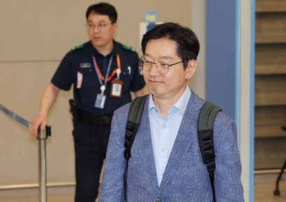 귀국 김경수 "현실정치 언급 부적절…文 전 대통령 찾아뵐 것"