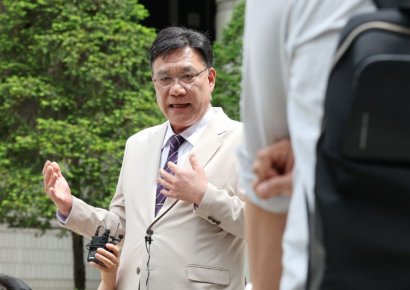 의료계측 변호사가 전공의 비판 "유령이냐, 정신 차리고 尹 의료독재에 맞서라"