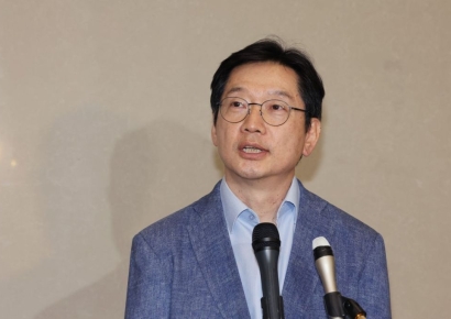 복권으로 정치적 족쇄 풀려난 김경수 "우리 사회 보탬되는 역할 고민하겠다"