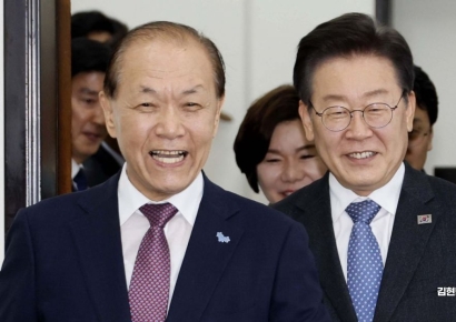 [포토] 황우여-이재명 '웃고는 있지만'