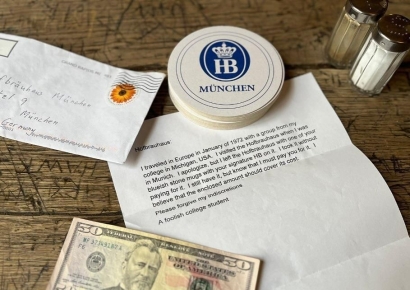 "바보같은 행동이었어요"…52년전 슬쩍한 맥주잔값 갚은 70대 남성