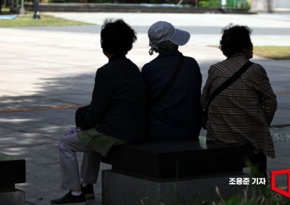 '아이 낳아라' 포기한 선진국들, 특단의 대책…"70세까지 일하세요"