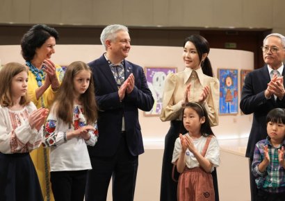 김건희 여사, 우크라이나 아동 그림전 관람…"긴밀한 협력 성과"