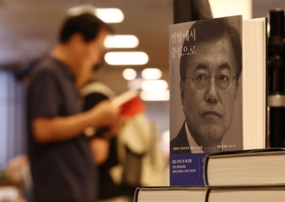 "김정은에 건넨 것과 같다" 주장…'통일부 USB' 정보공개 소송 기각