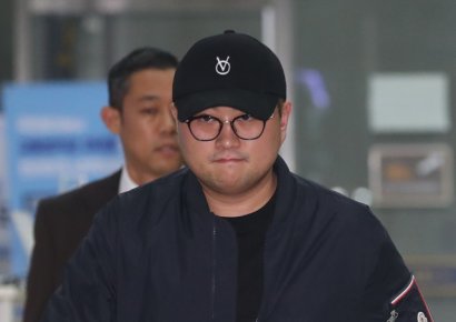 "김호중, 가요계서 영구퇴출해야"…KBS 게시판 불났다