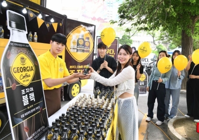 [포토] 조지아, 대학 축제 '커피트럭' 이벤트 진행